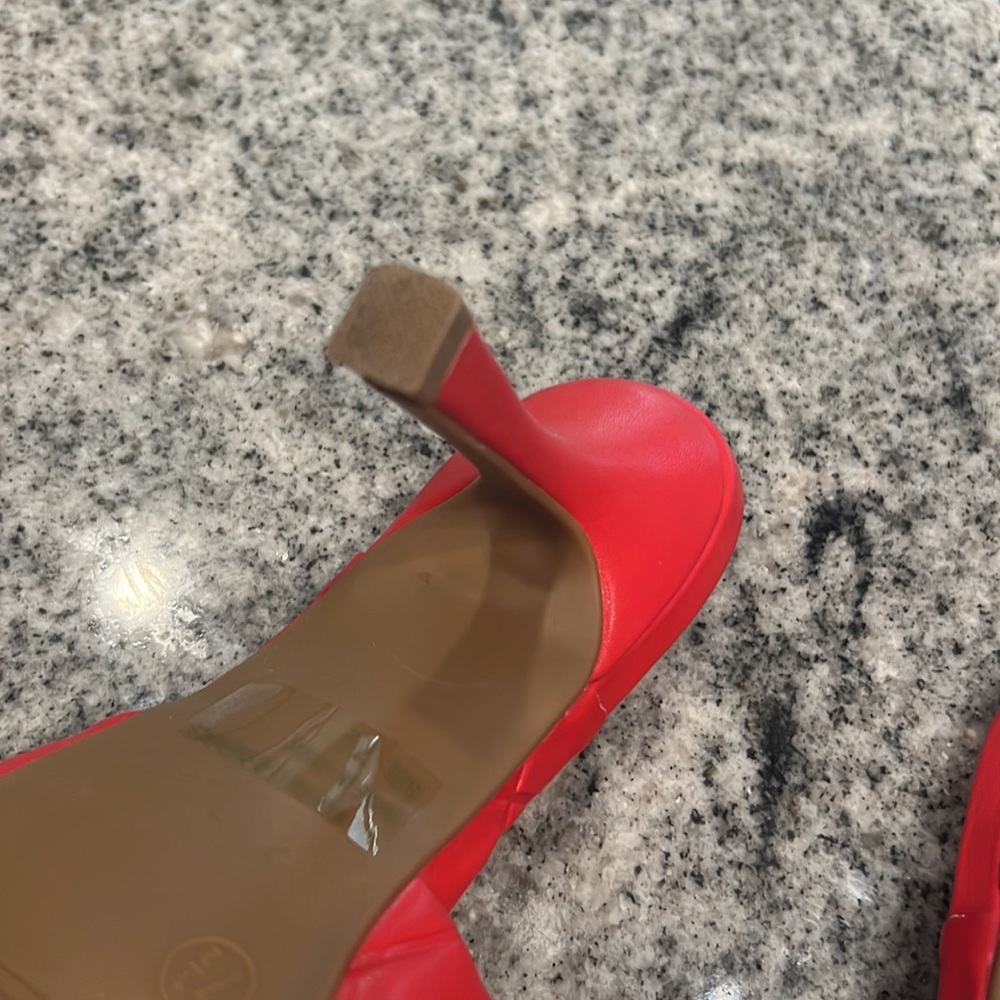 Cute Red 👠 heels, size 7.5, wore once - Picture 4 of 6